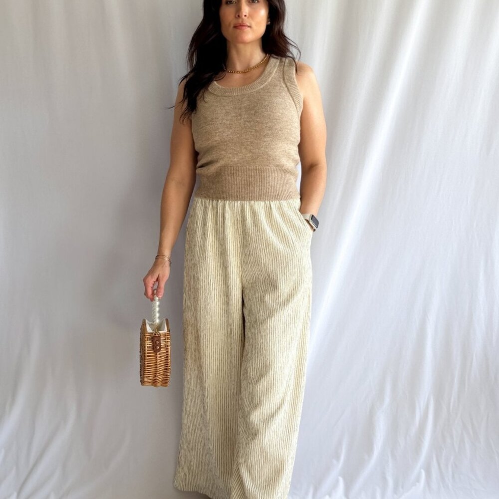 Chic Neutral Knit Sweater Vest Effortless Layering Piece - Picture 6 of 14